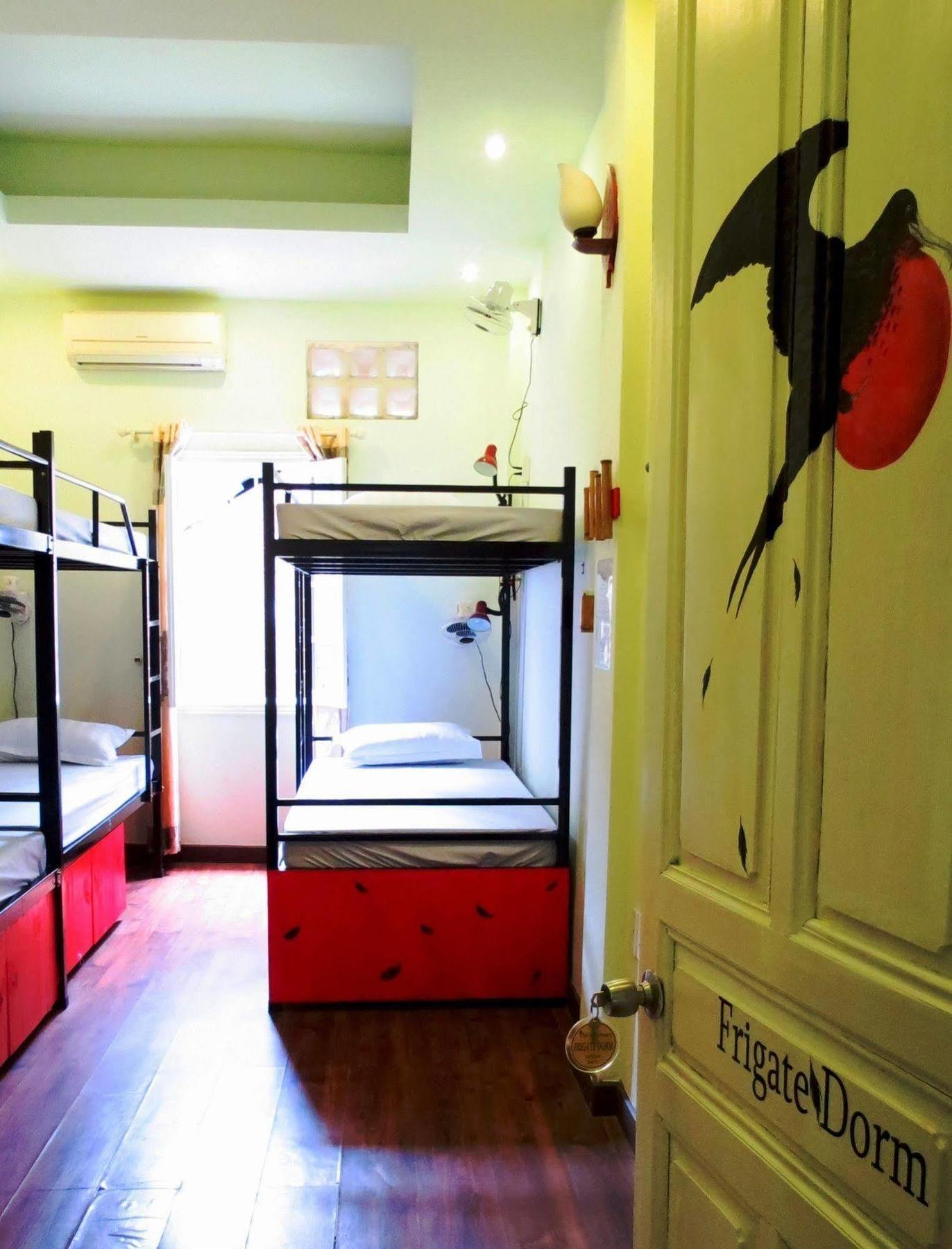 Hanoi Massive Hostel Exterior photo